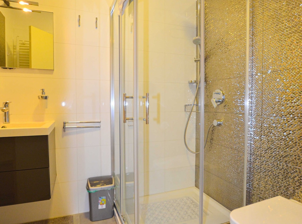 Family Friendly Spacious Apartment With Garden and Terrace