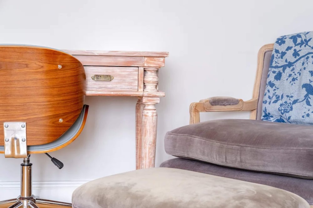 Stylish 1 Bedroom Apartment in Nine Elms With Garden