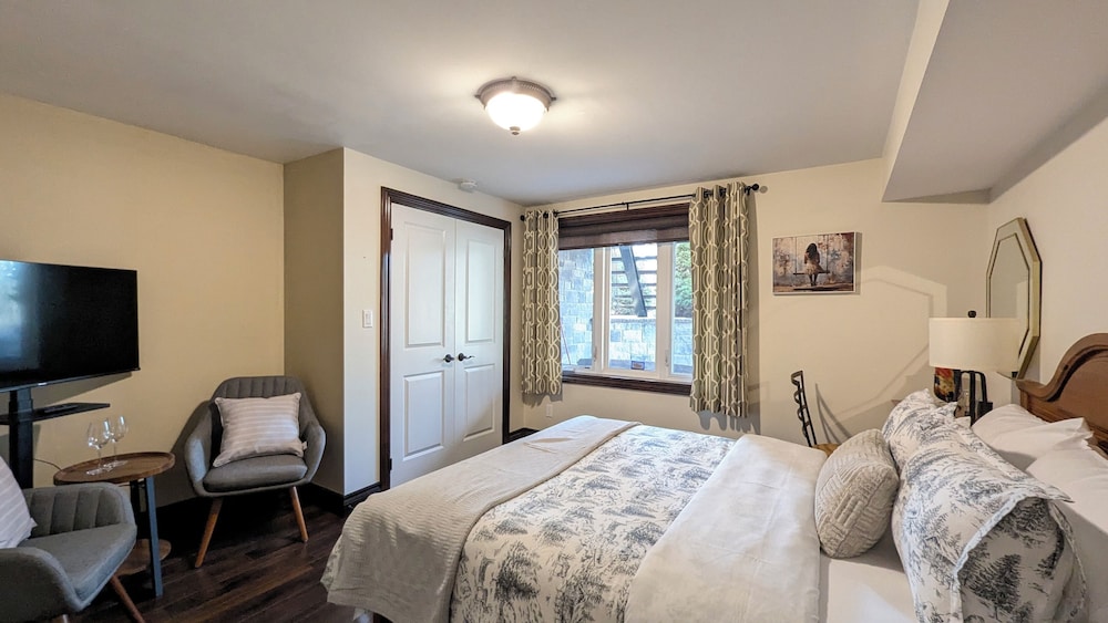 Niagara Creekside B&B