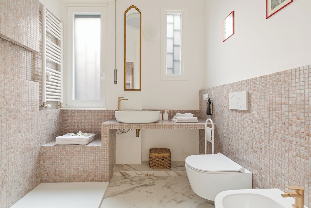 Bright And Spacious Family Apartment In Parioli