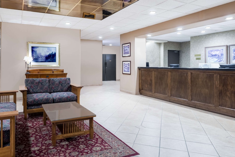 Watertown Vacations - Ramada by Wyndham Watertown/Thousand Islands NY - Property Image 2