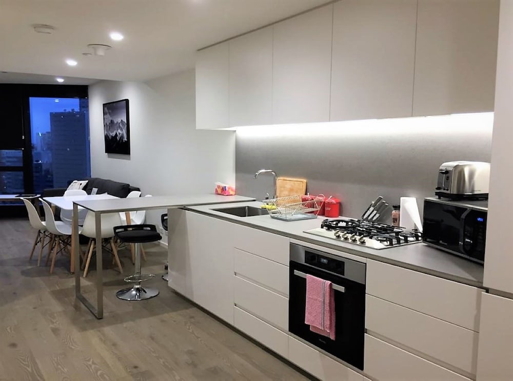 ReadySet Apartments on Southbank Boulevard