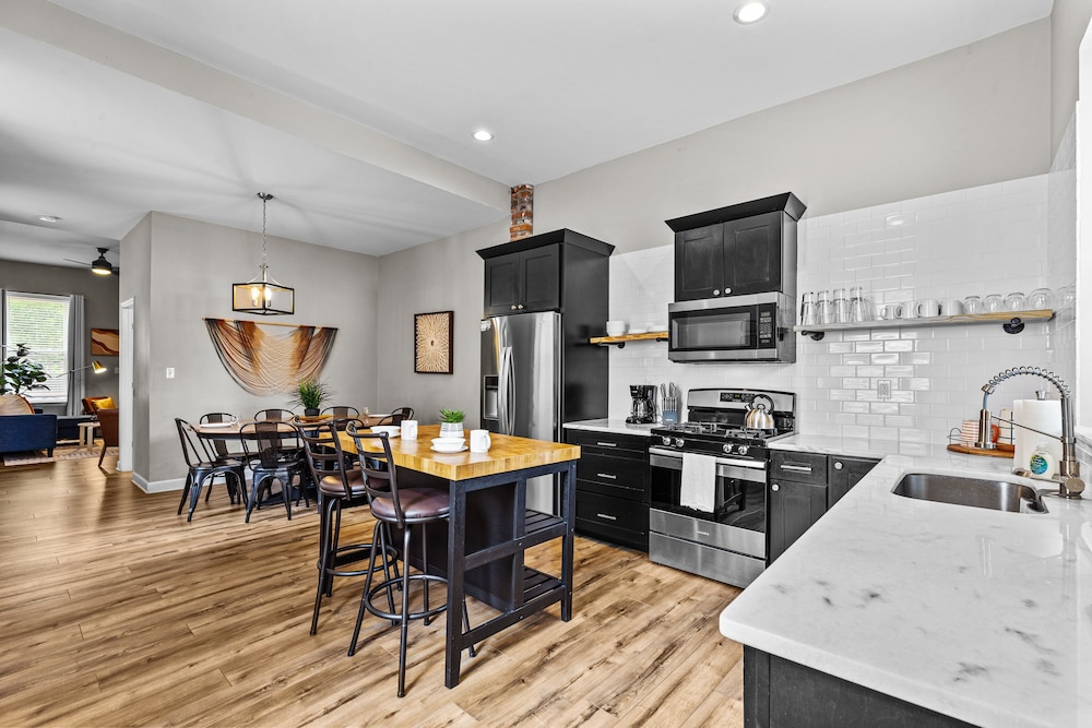 St Louis Vacations - Alluring City Escape Right JZ Vacation Rentals - Property Image 26