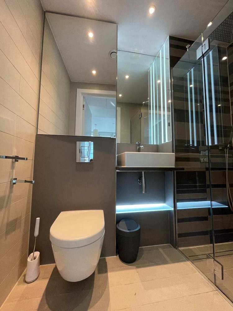 Exquisite 2BD Flat w/ Balcony, Shoreditch!