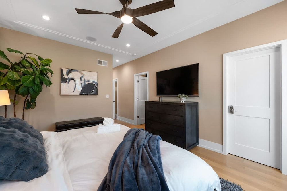Stunning 5BR Home With 2 Rooftops Sauna Hot Tub