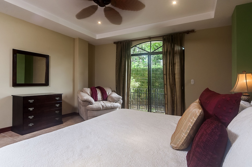 Monte Rey by Dream Makers
