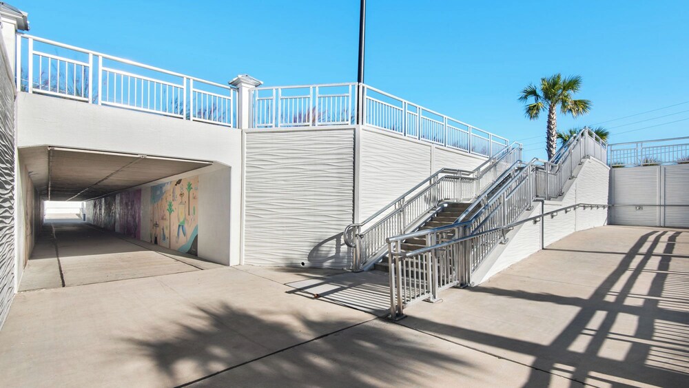 Inlet Beach Retreat With Rooftop Views, 4 Bikes + Free Attraction Tickets!