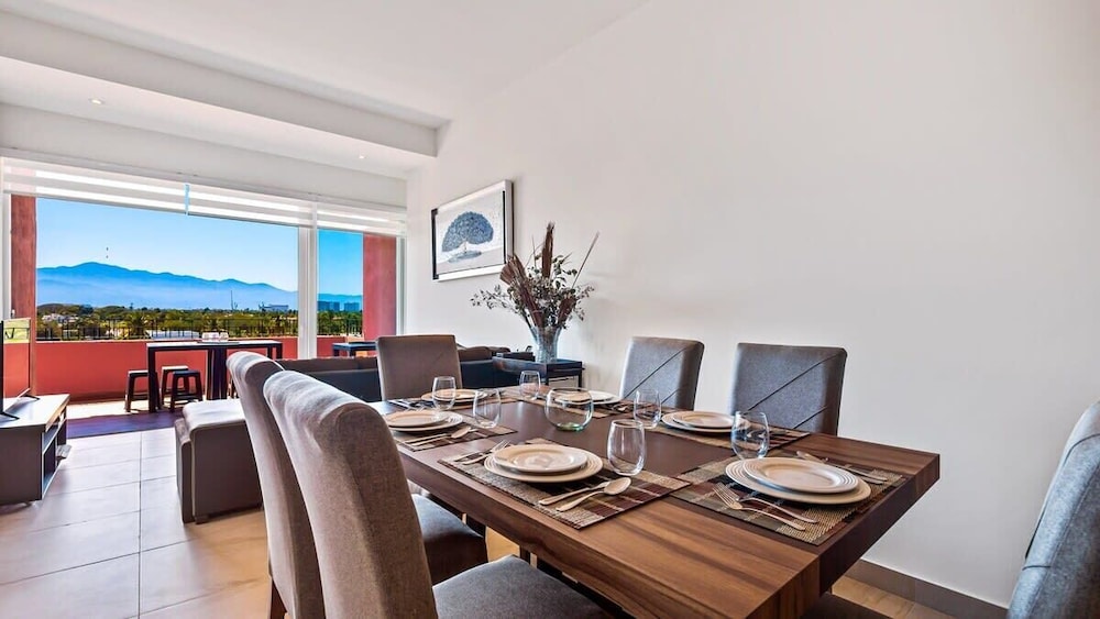 Equipped 3BR House - Pool - Gym - 5 min to Beach