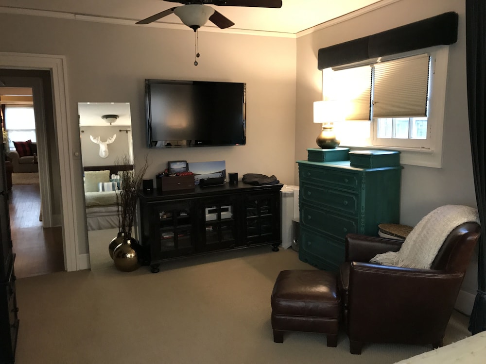 Beautiful Luxury Suite A Shorewood Home