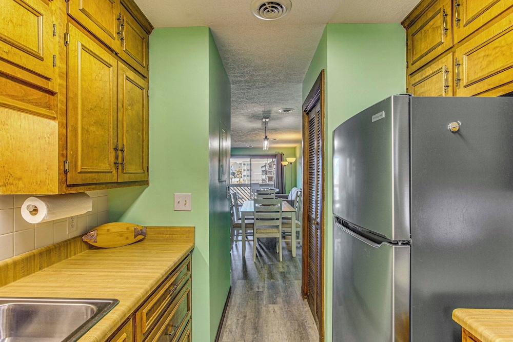 Walk to Ocean: Condo w/ 3 Pools in Myrtle Beach