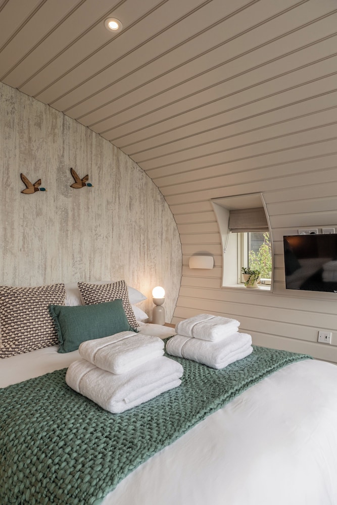 Sustainable Pod on Old Chalford Farm