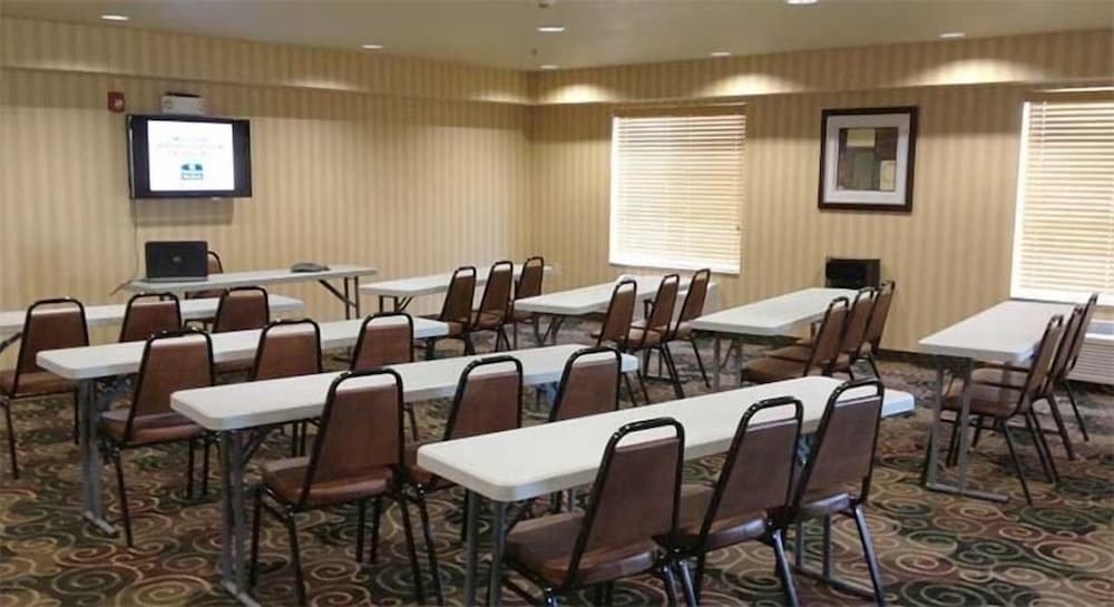 Cobblestone Inn & Suites