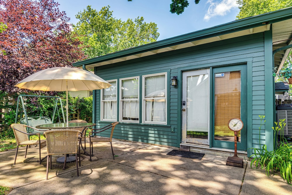 1/2 Mi to Indy Motor Speedway: Home w/ Yard!