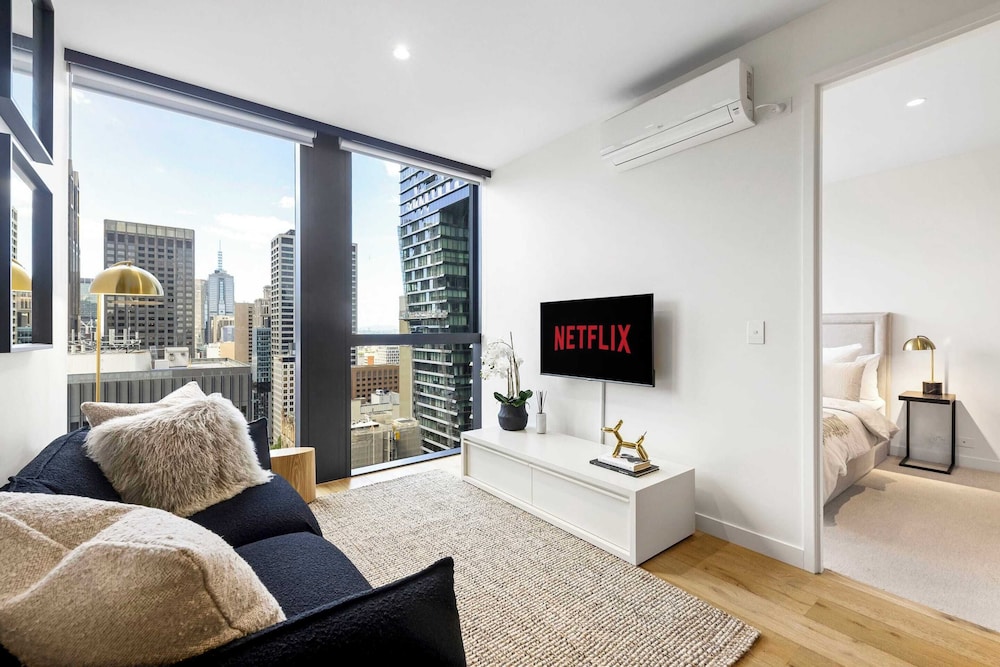 Luxuria Apartments - Collins House