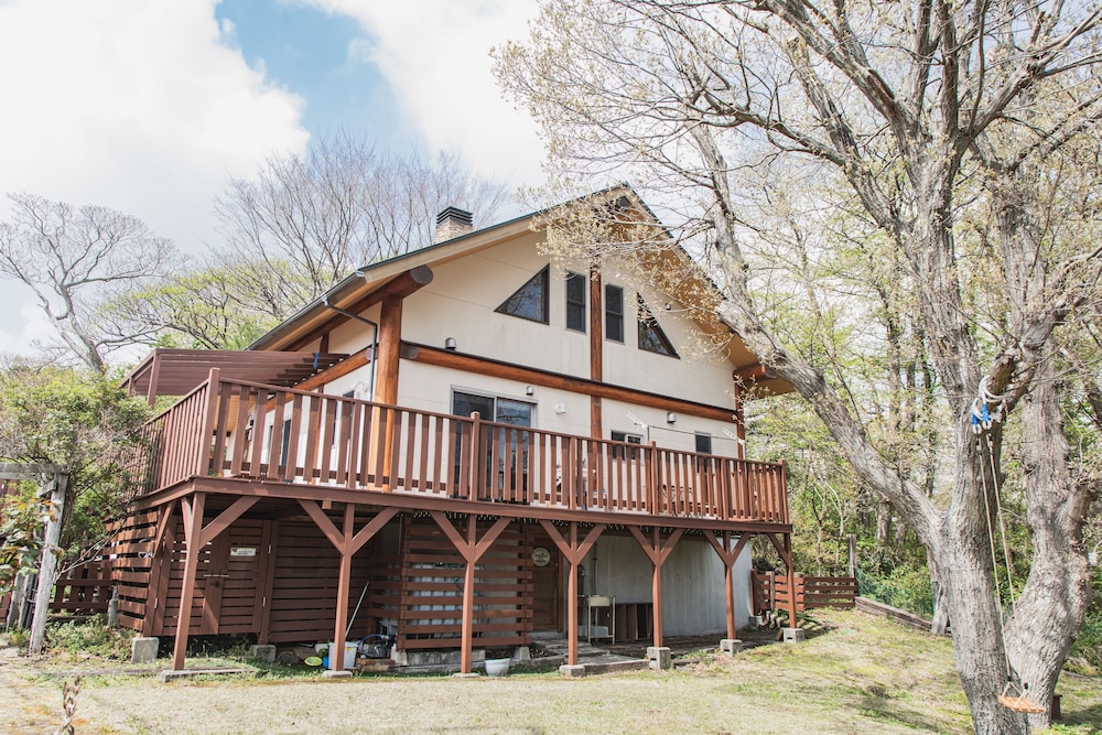 Izu House Luxury Log with Cozy Fireplace view 3