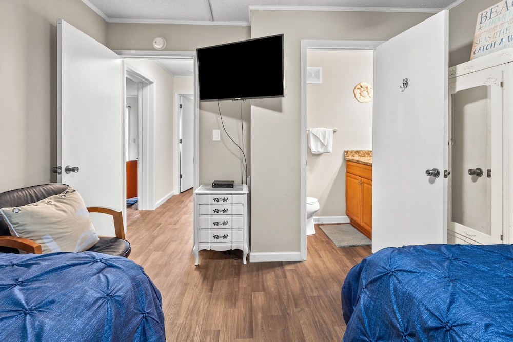 A Place At The Beach 3i 2 Bedroom Condo by RedAwning view 5
