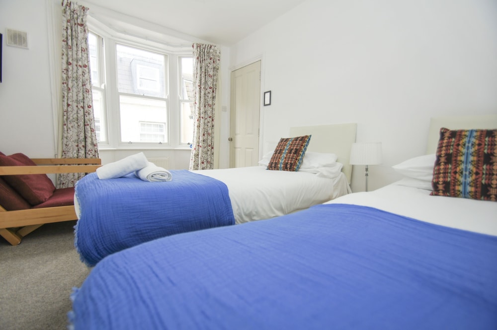Pebble Cottage by Brighton Holiday Lets view 4