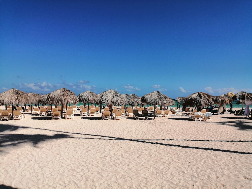 Los Corales Beach Village