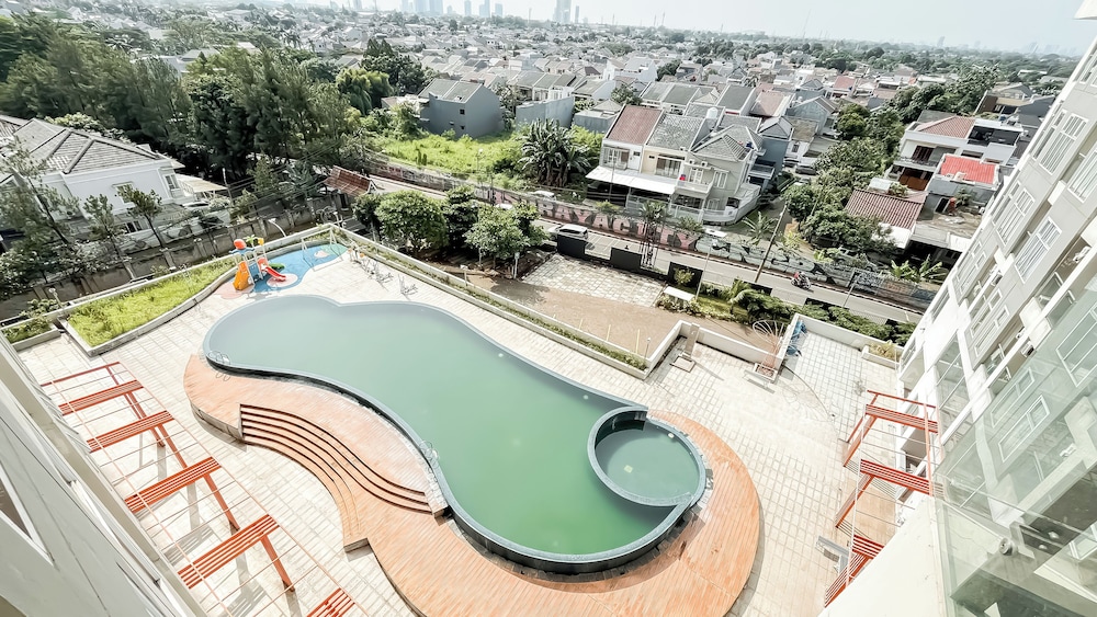 White Tone Studio At Amazana Serpong Apartment