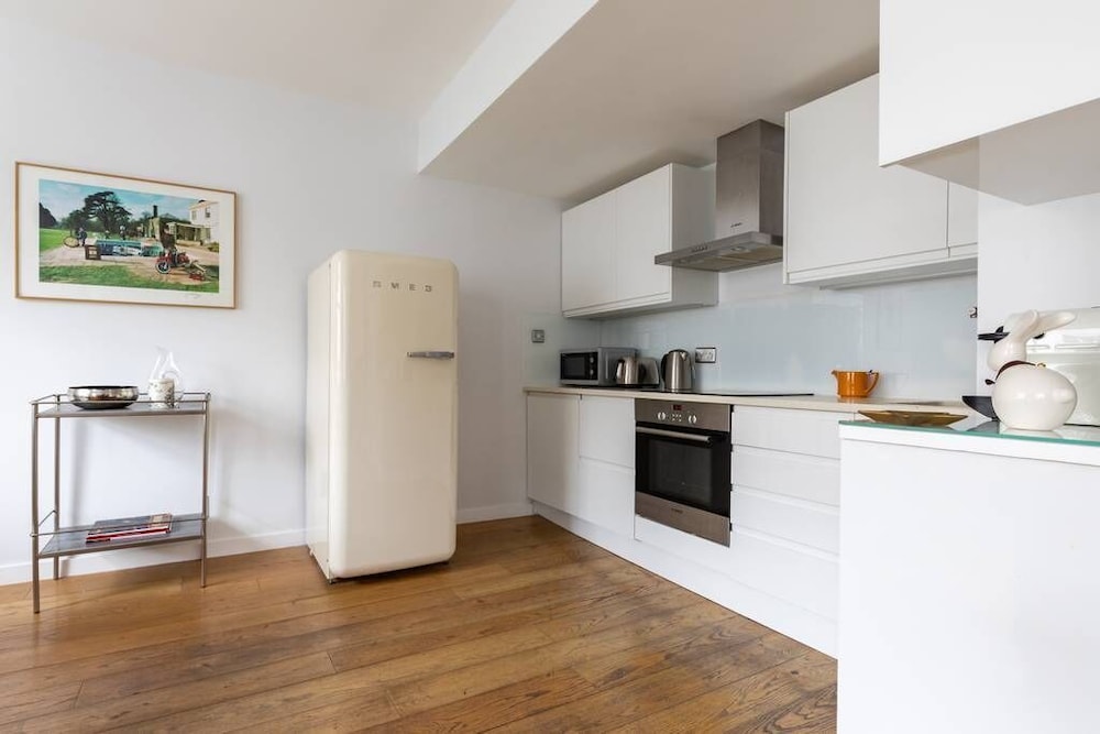 St Stephen's Gardens Viii by Onefinestay