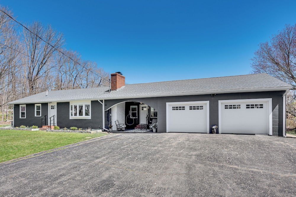 Beautiful Eliot Retreat w/ Fire Pit Game Room! - Property Image 17