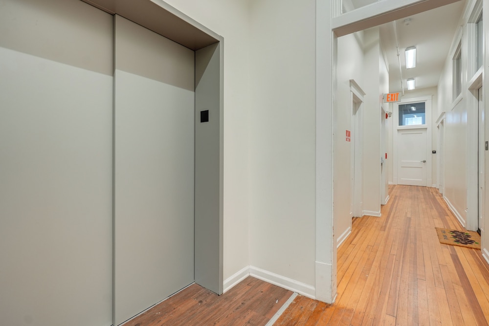 Unique & Stylish Studio Loft in Huntington!