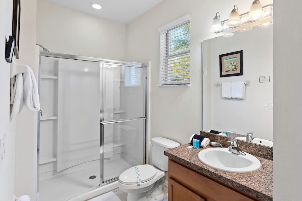 Lake View and Private Pool 4BR at Bella Vida