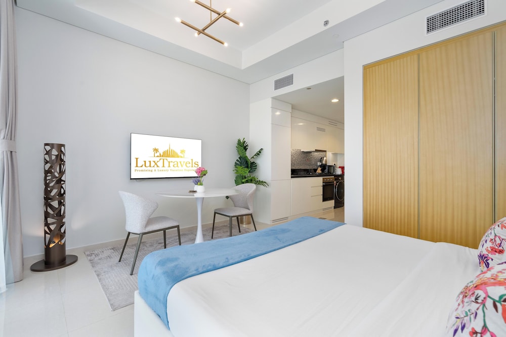 Lux BnB Aykon City