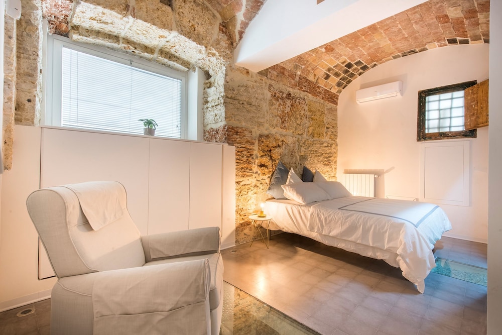 Stylish Home in Front of Casa Professa