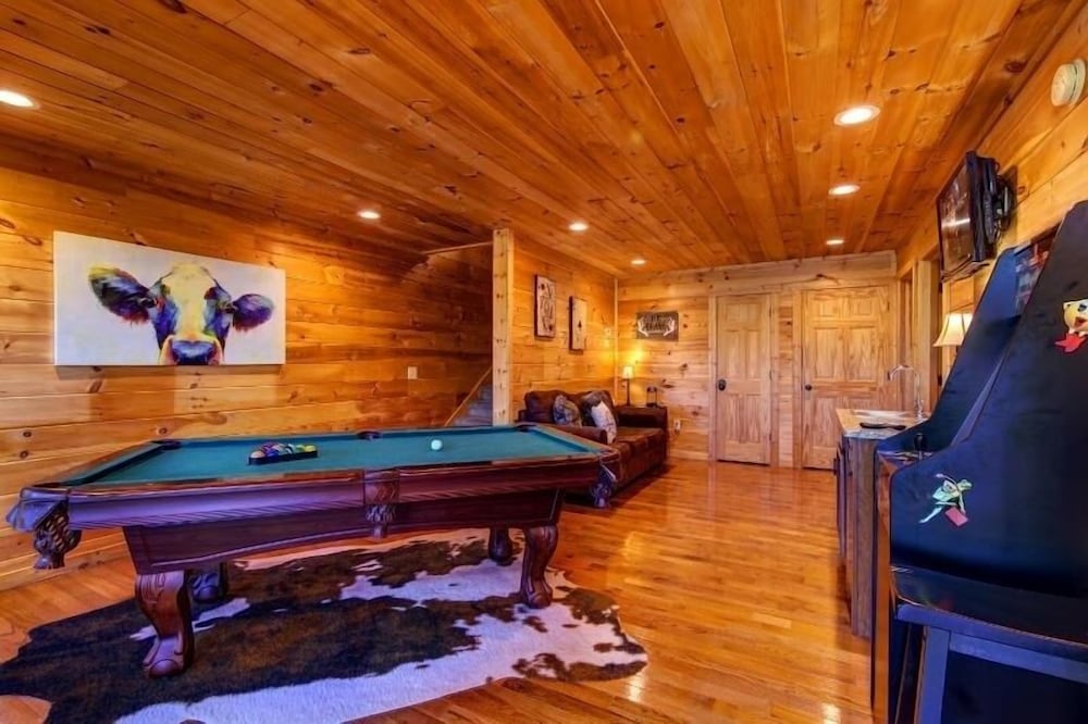 Sundance - 2 Bedrooms, 2 Baths, Sleeps 8 Home by RedAwning
