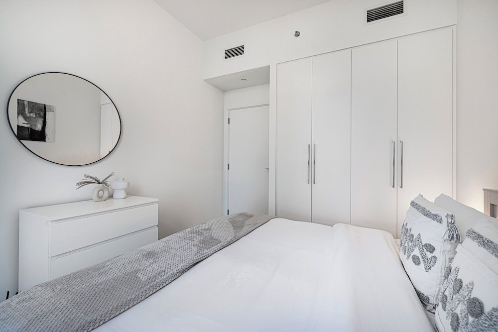 Burj Crown Lux Apartment by Dubai Mall