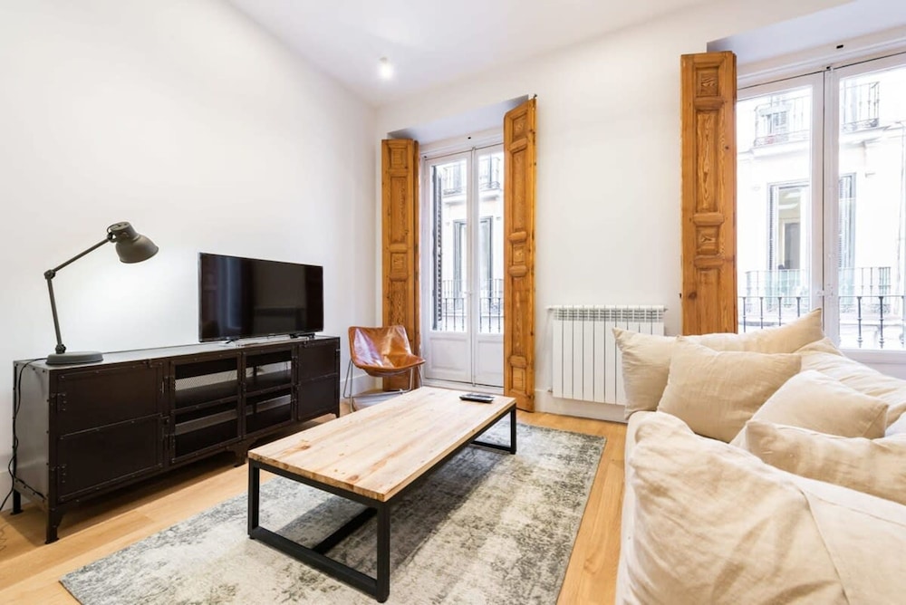 Barco Design 1-bedroom apt in Malasa a