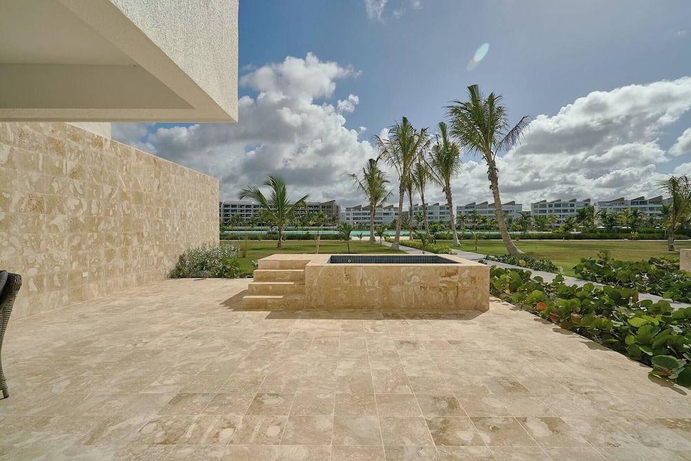 Luxury Escape Private Jacuzzi, Beach, Punta Cana Sleep 5