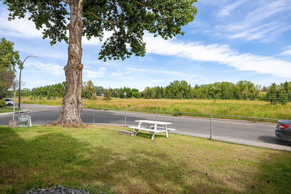 NEW Near Golf Yoga Classes Private Suite Wine