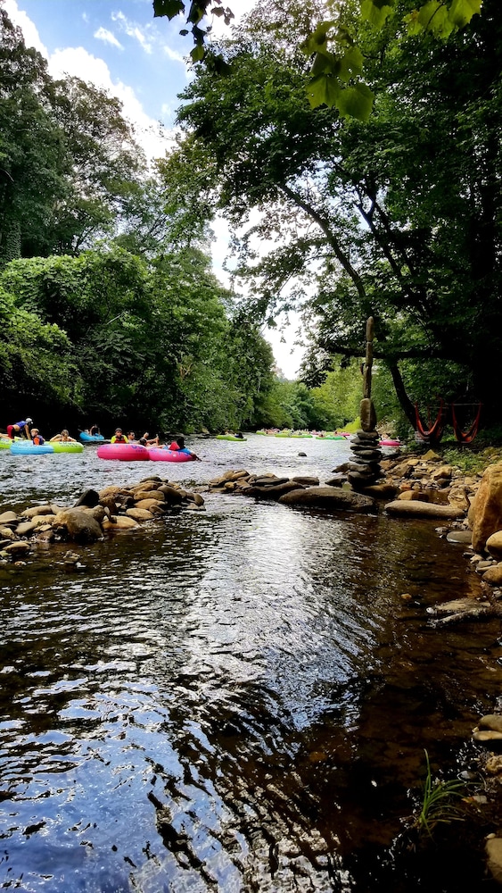 Bear Creek Lodge and Cabins in Helen Ga - Pet Friendly, River on Property, Walking Distance to downtown Helen
