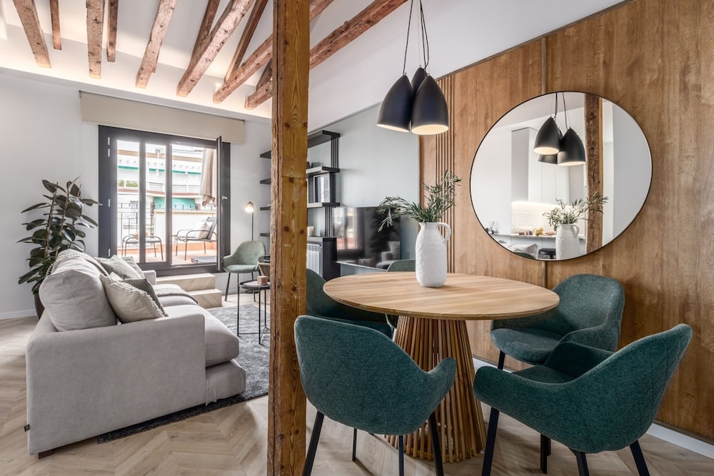Ziggy - 3 Bedrooms and Terrace and Balcony in Trafalgar
