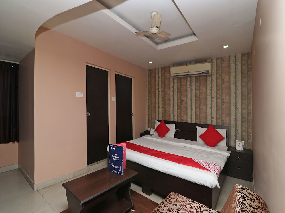 OYO 11722 Crystal Guest House