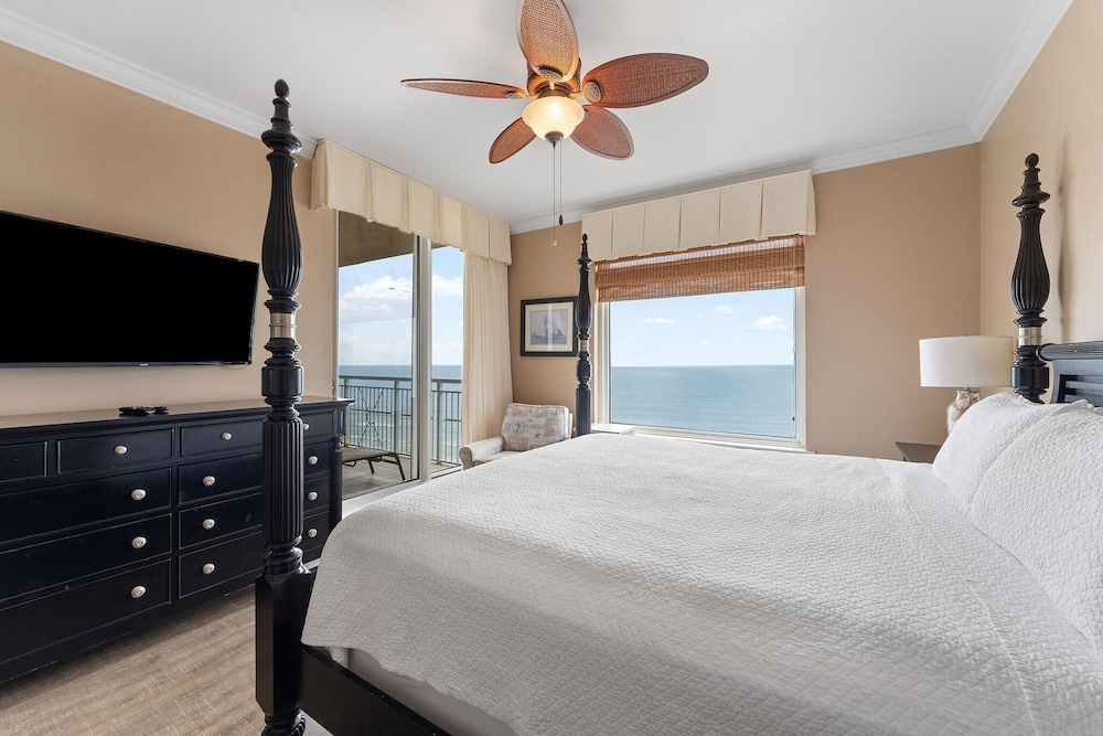 Indigo East 901 + Den W/cabana !