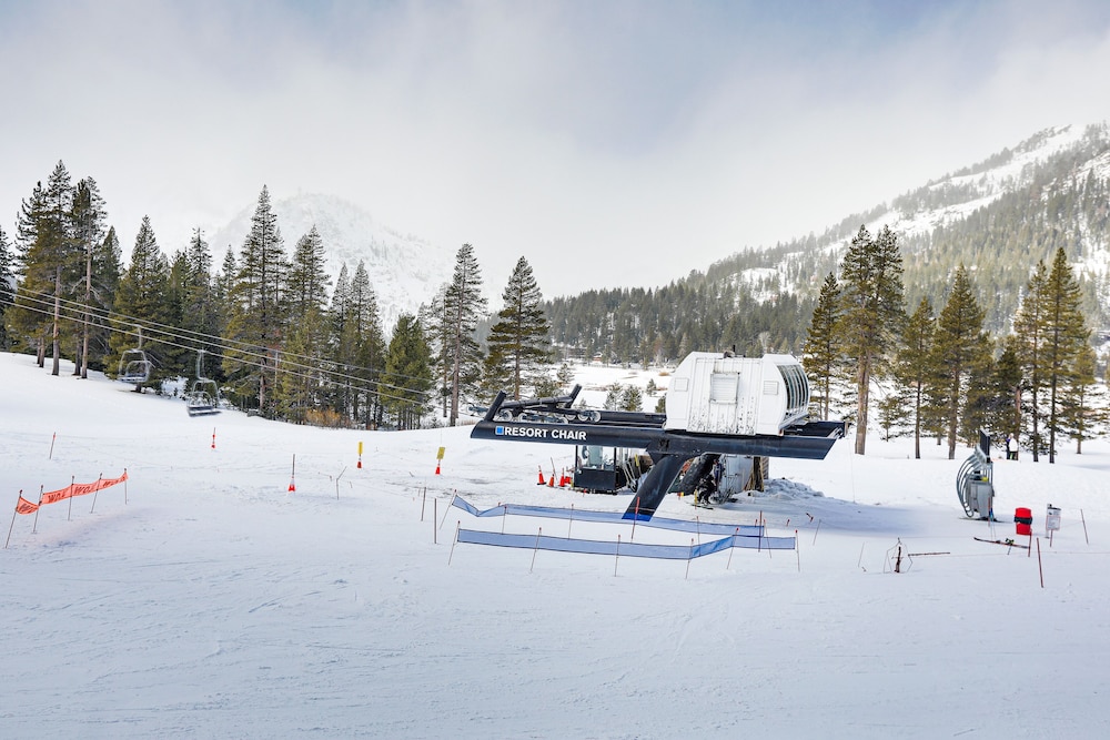 Lake Tahoe Vacations - Breathtaking Olympic Valley Gem: Walk to Chairlift - Property Image 3