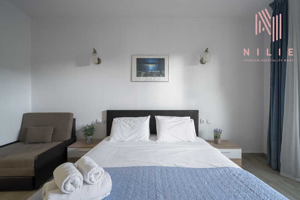 Azur Residences, Nilie Hospitality MGMT