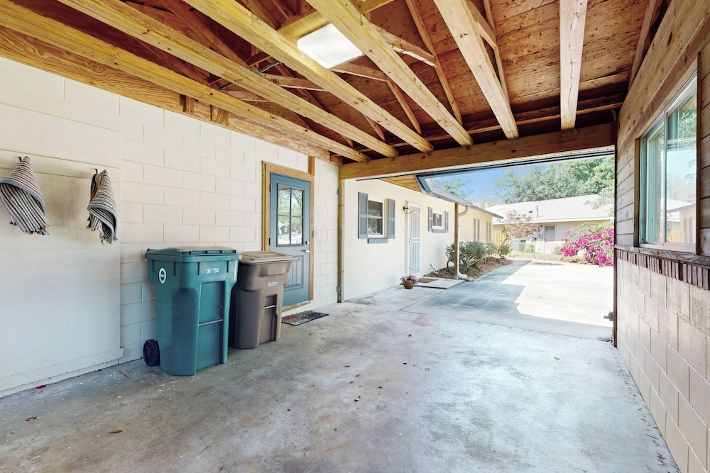 3BR Dog-friendly Home w/ Pool, Fireplace, W/d, A/C