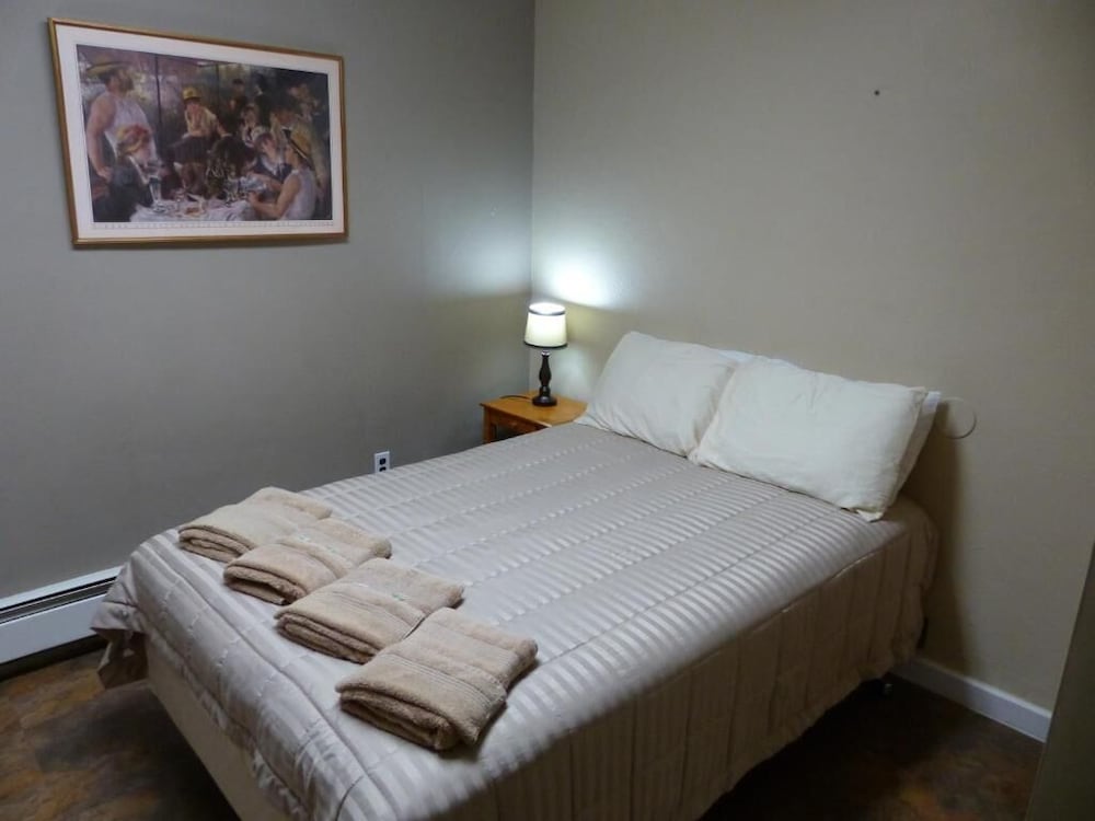 Bent Prop Inn & Hostel Downtown