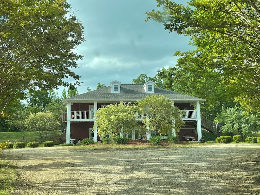 Country Music B&B Studios