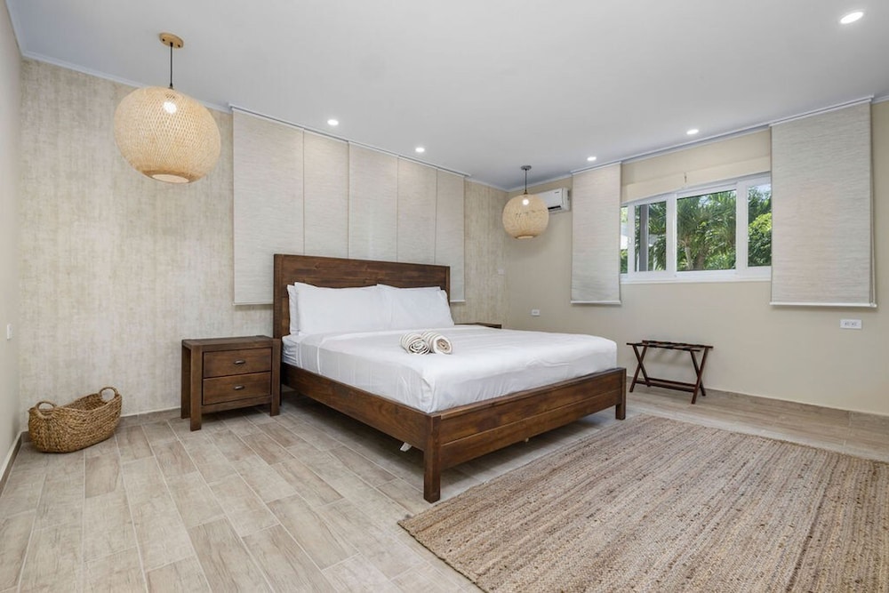 New 5 Bedroom Private Pool Near Superfood