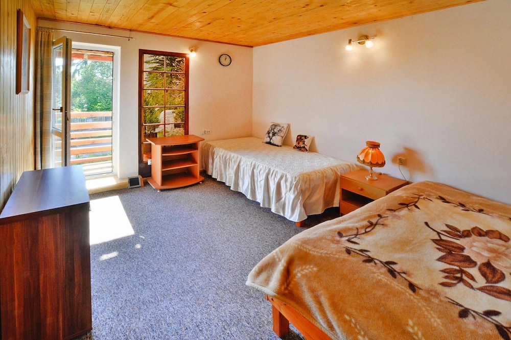 Holiday House With Garden in Dabrowica