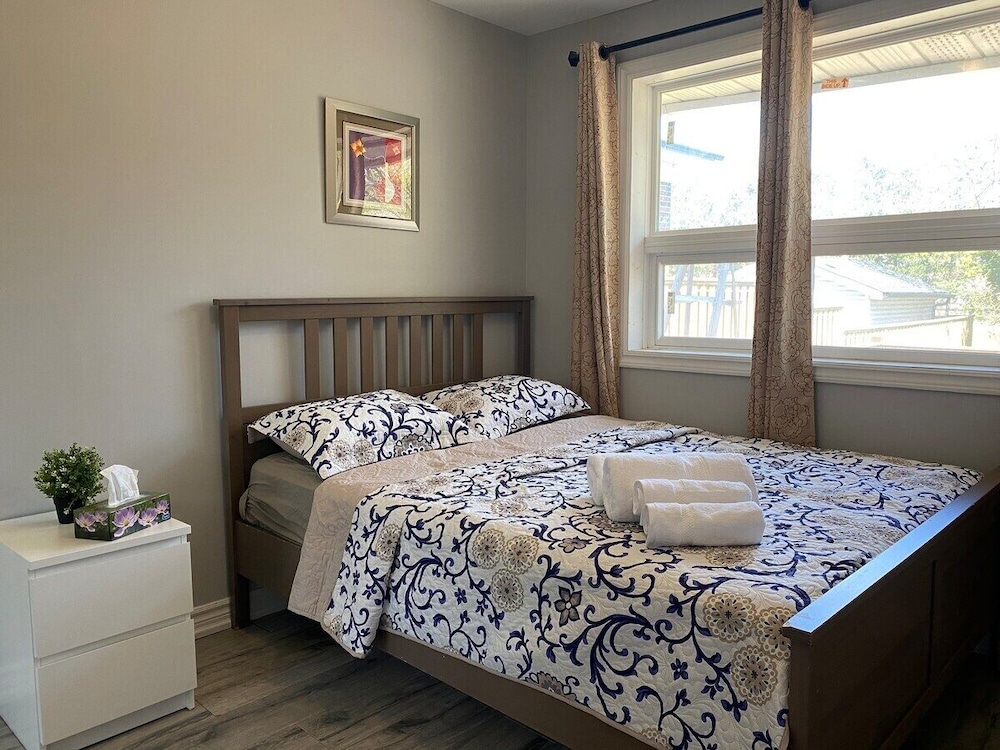 Cozy Private Bedroom Walk To Kennedy Stn - Image 1