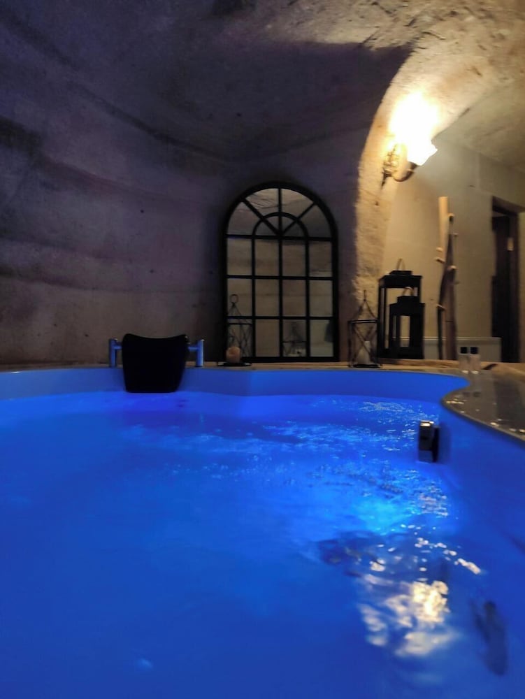 Deep Cave House