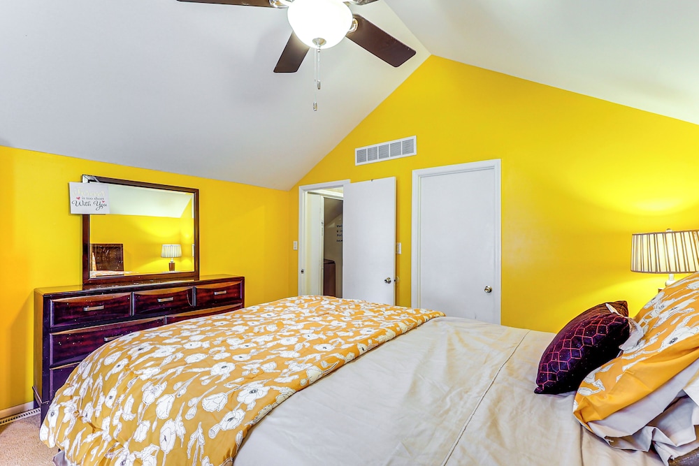 3 Mi to Dover Motor Speedway: Pet-friendly Retreat