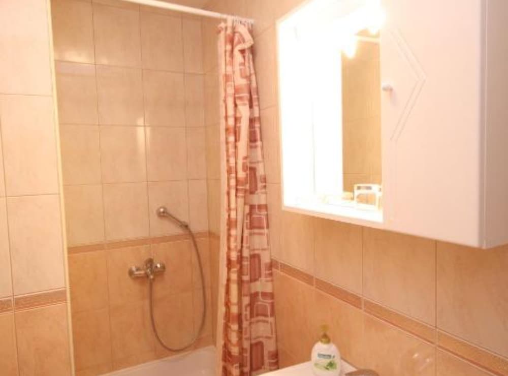 Apartments & Rooms Cakelic II