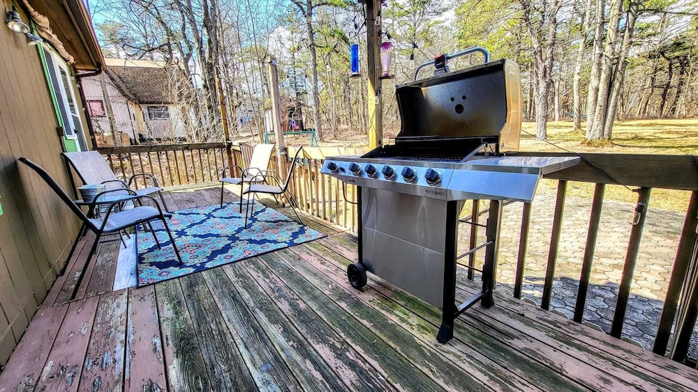 The Wooden Nest by Avantstay Deck, Big Yard w/ Hammocks & Fire Pit